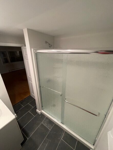 Bathroom - 53 Dartmouth St