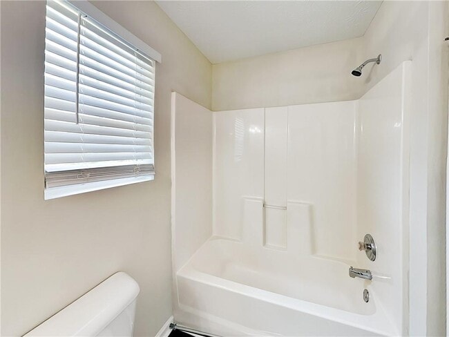 Building Photo - 35 Belmont Park Ln