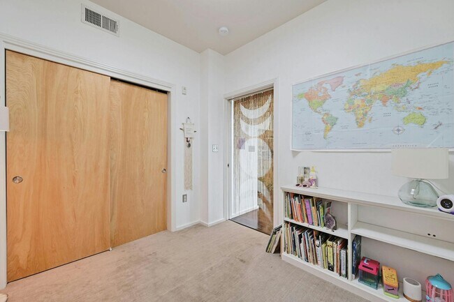 Building Photo - Prime Location, Luxurious Living!