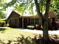 Building Photo - Beautiful 2 Bedroom Brick Ranch with Private Courtyard Patio
