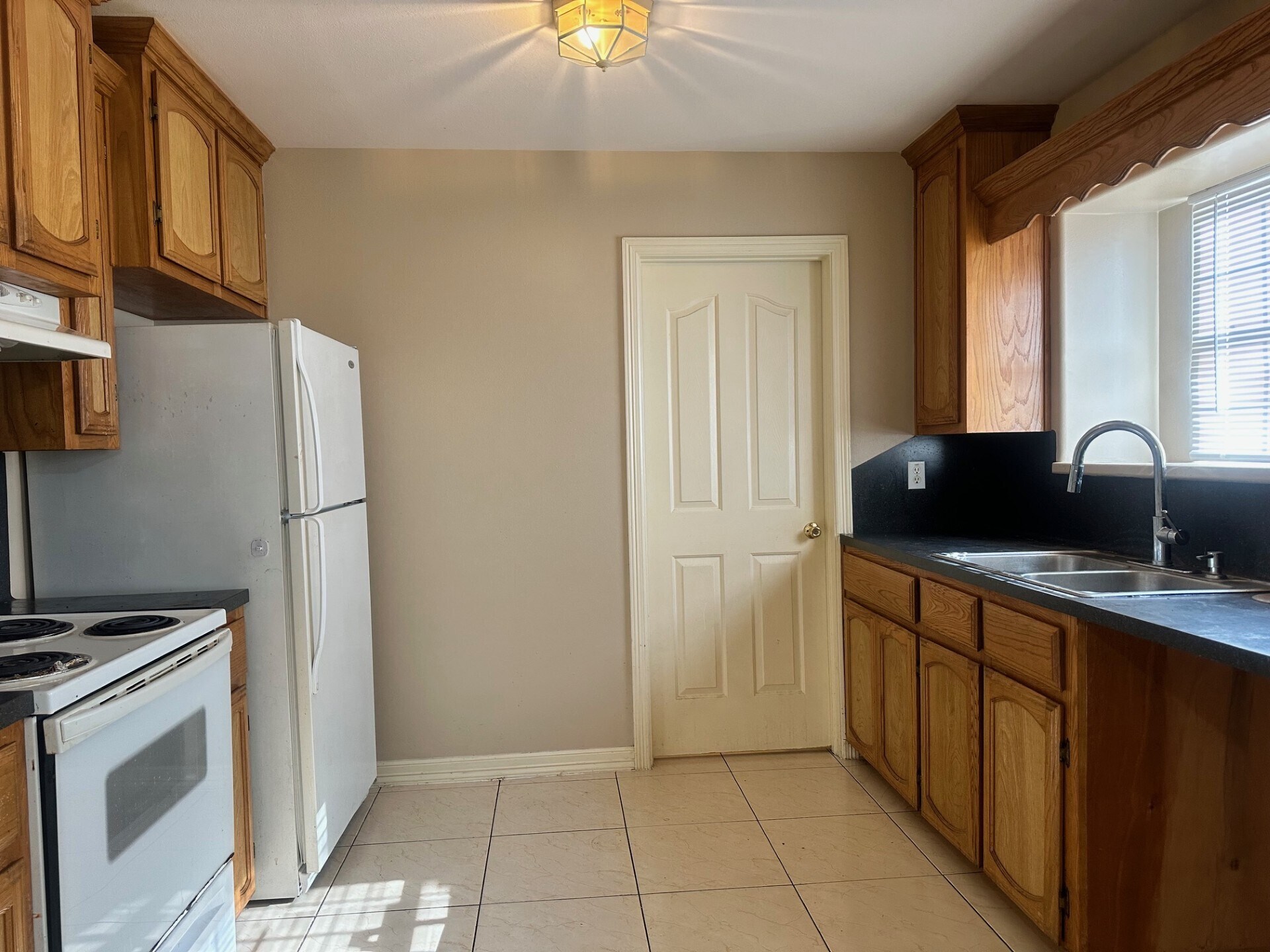 Building Photo - 1702 Tierra Dulce Dr