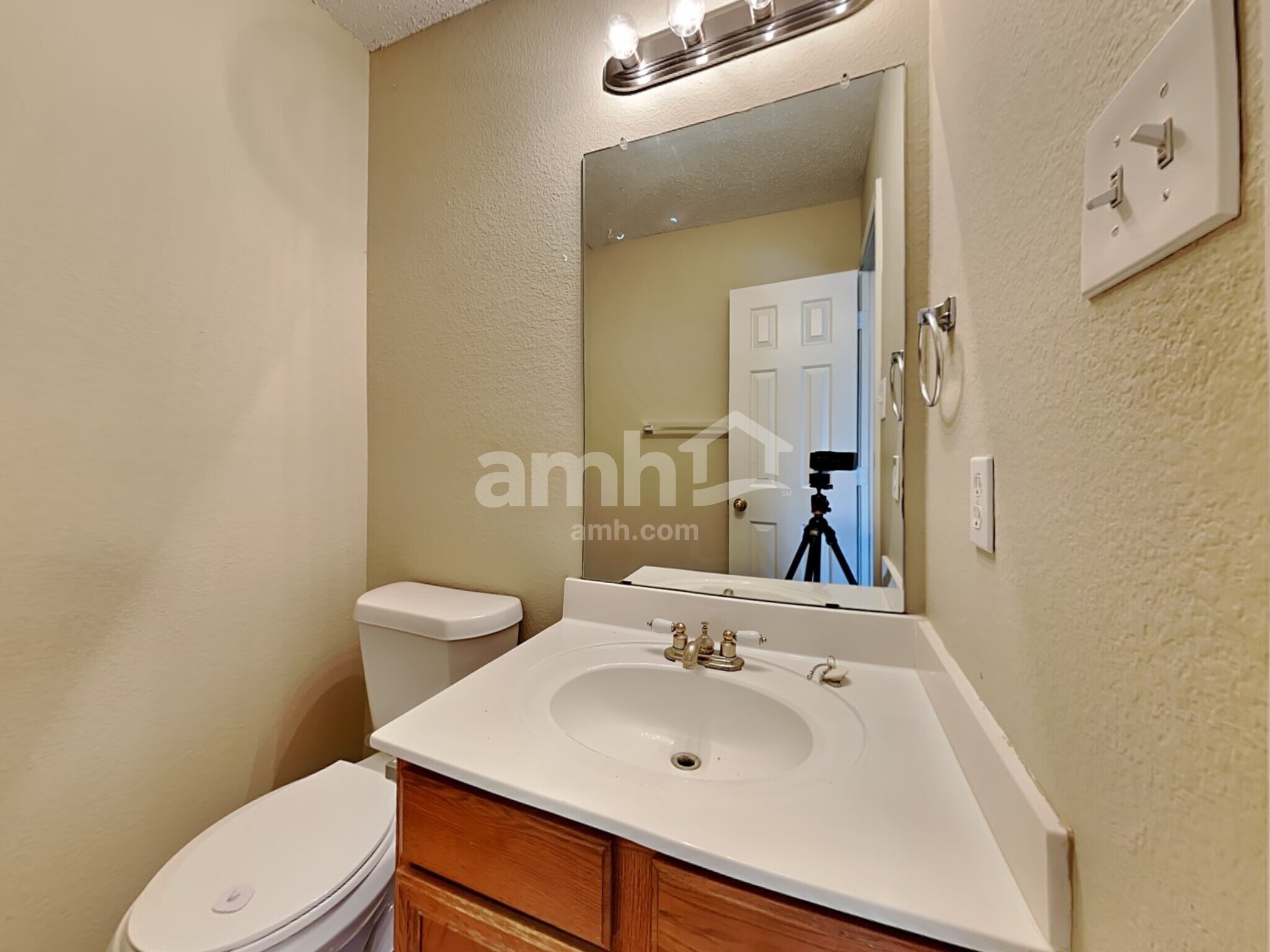Building Photo - 205 Kissimmee Dr