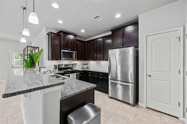 Building Photo - 2214 S Lakeline Blvd