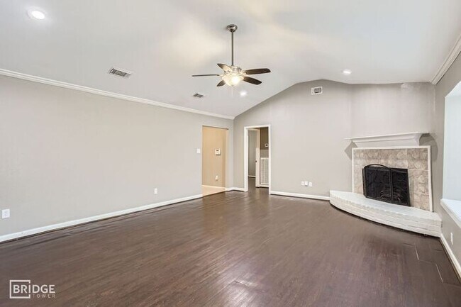 Building Photo - 5607 Circlegate Dr