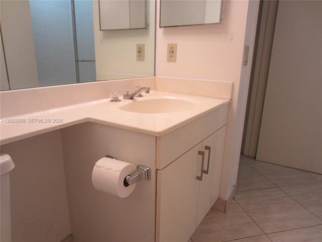 Building Photo - 3610 Yacht Club Dr