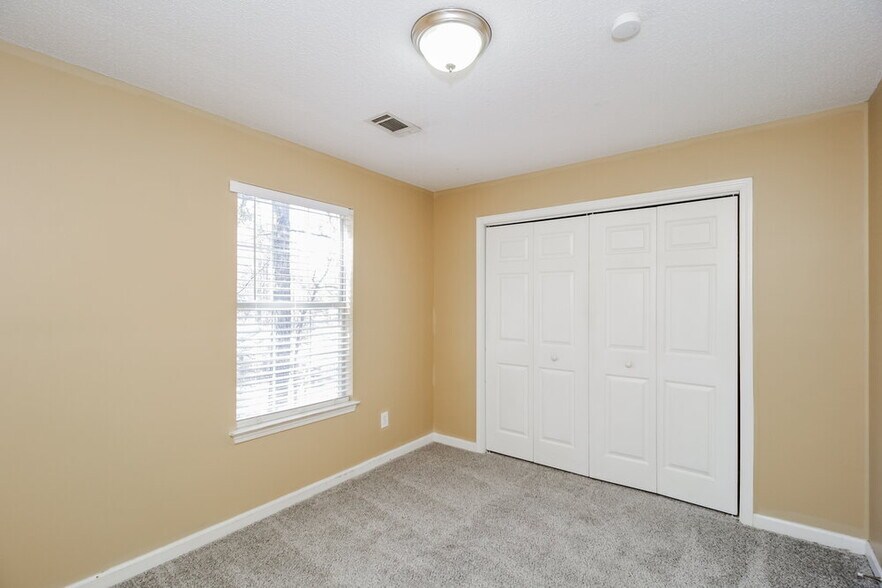 Building Photo - 1531 Wembley Dr