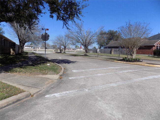 Building Photo - 1918 Appleton Dr