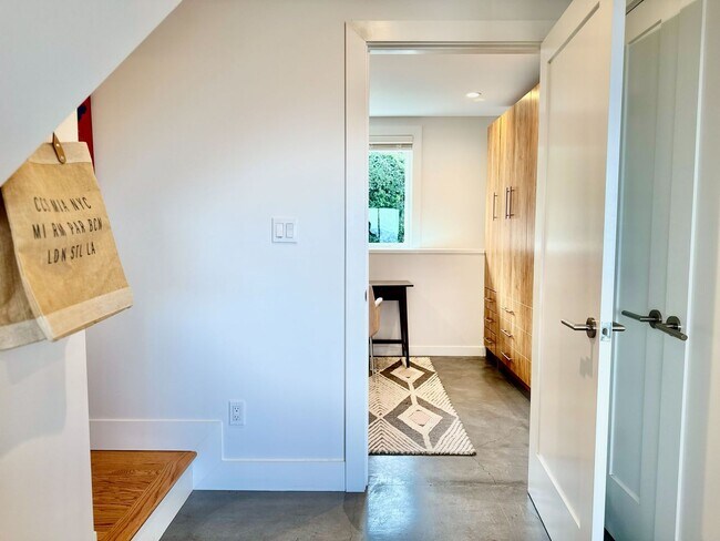 Building Photo - 3BR/2BA | Unobstructed Panoramic Views | Live Above the Fog | Intentional Living