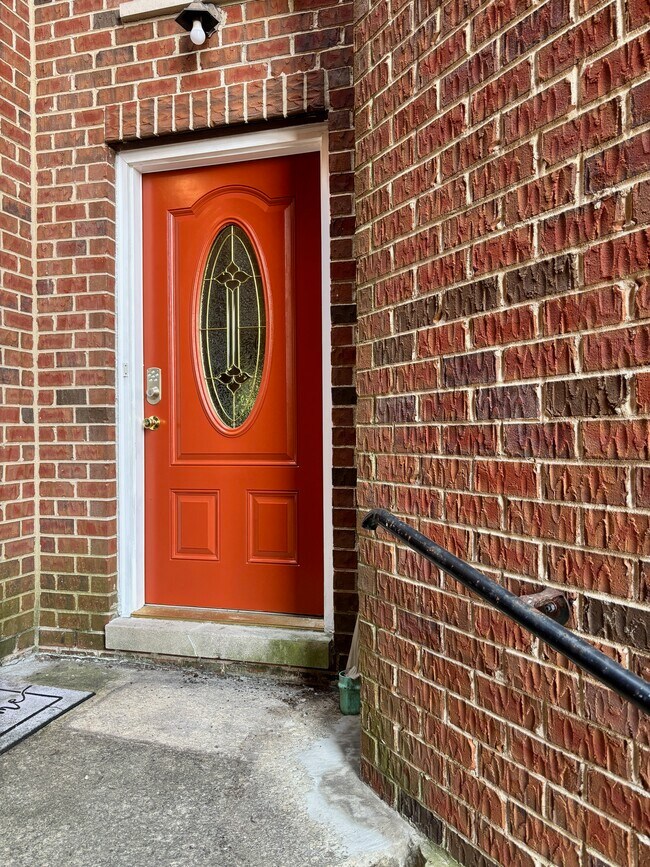 Primary Photo - 1650 Linden St