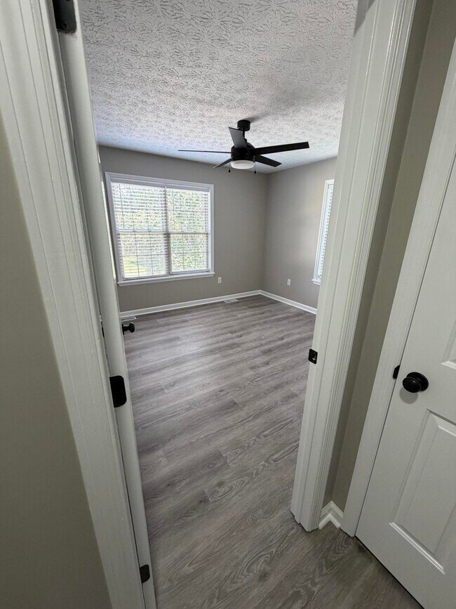 Building Photo - 372 Reynolds Dr