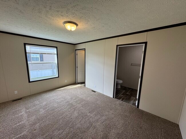 Building Photo - 46 Armstrong Ave