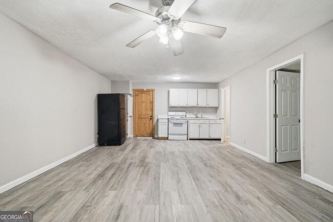 Building Photo - 212 Chandler St