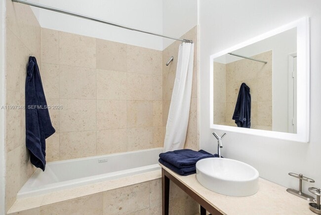 Building Photo - 475 Brickell Ave