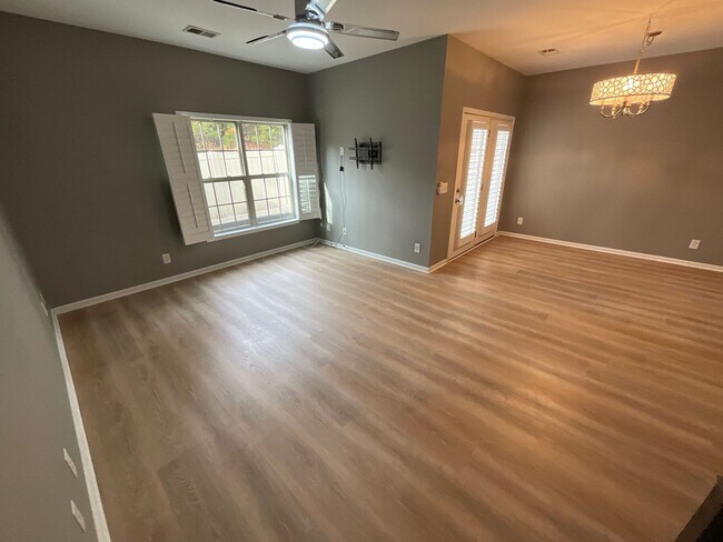 Building Photo - Immaculate 3 bedroom/2.5 bathroom in Tanner Woods!