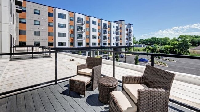 Building Photo - 1160-1178 Silas Deane Hwy