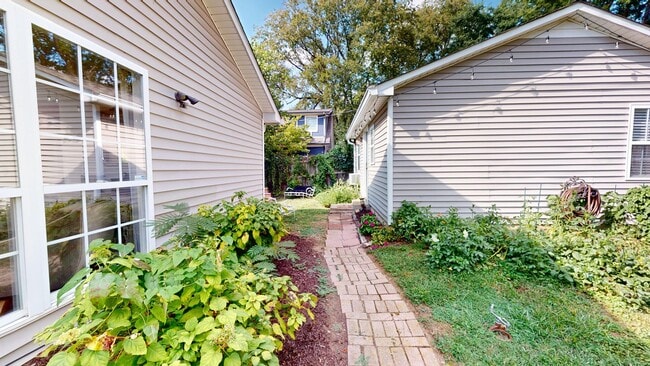 Building Photo - Sylvan Park Fully Furnished Home and Guest House-Shorter Term Leases Available!