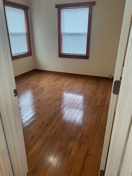 Building Photo - 2408 SW Shunga Dr