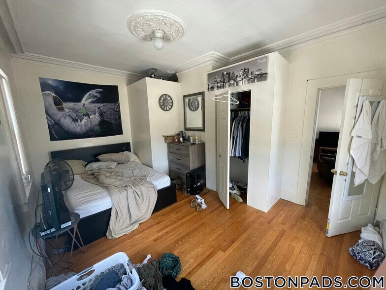 Building Photo - 53 W Seventh St