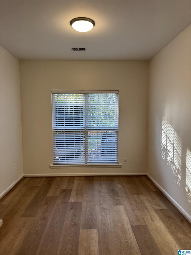 Building Photo - 521 Reach Dr