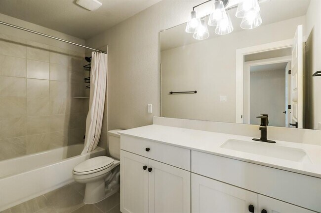 Building Photo - 256 Victoria Peak Lp