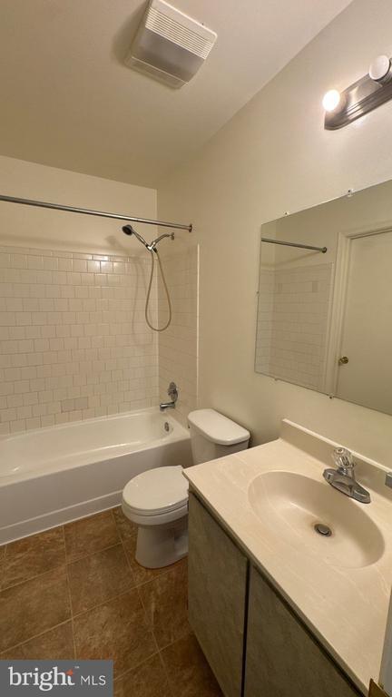 Building Photo - 6762 Ducketts Ln