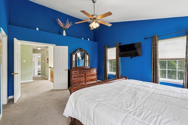 Building Photo - 3B/2.5B End Unit Townhome in Penns Manor A...