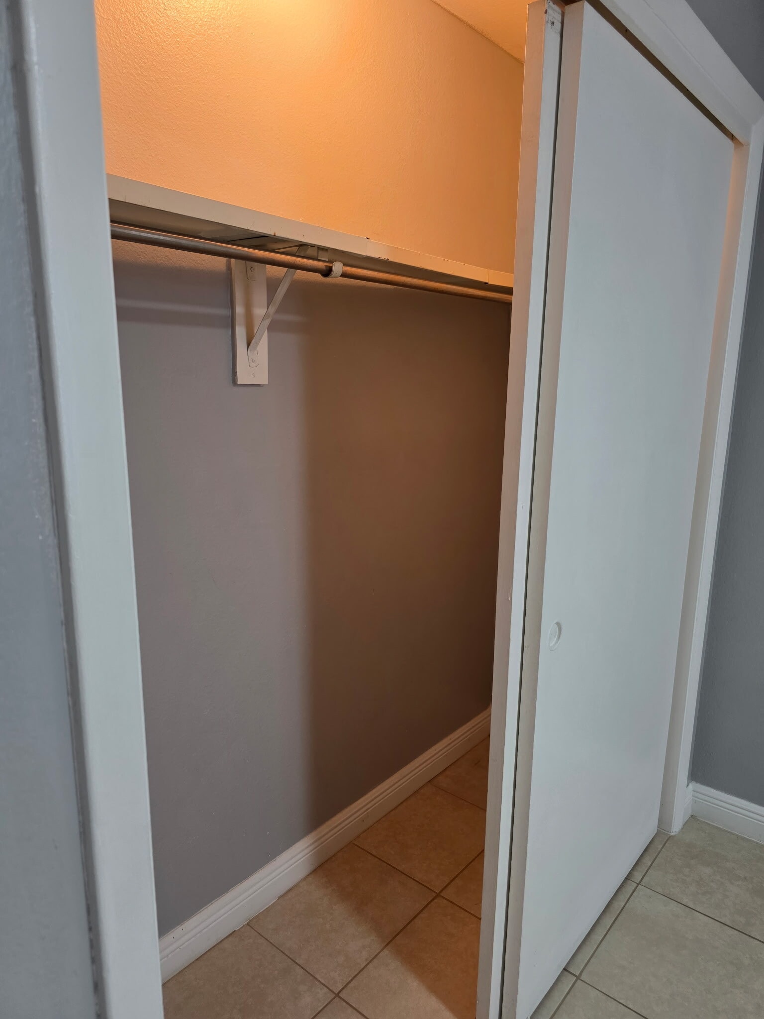 Building Photo - 9004 Tudor Dr