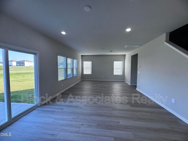 Building Photo - 62 Thistle Patch Pl
