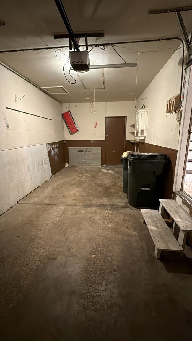 Building Photo - 1410 Whispering Springs Cir