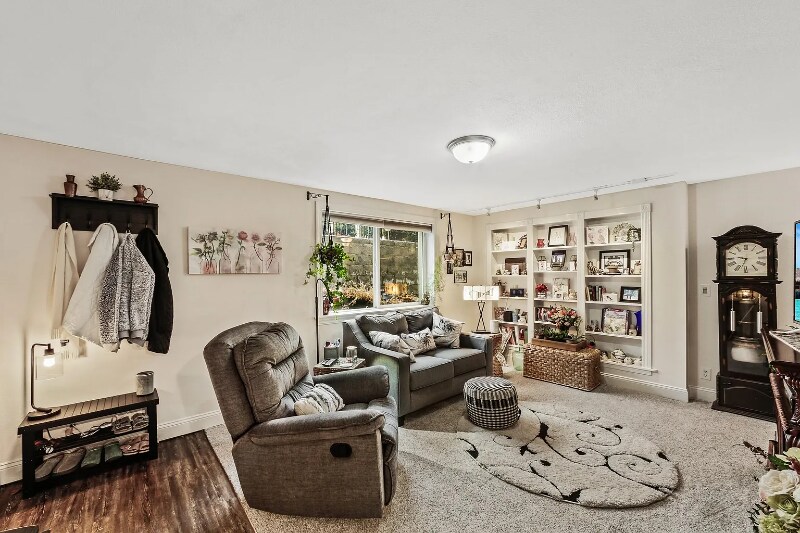 Building Photo - 1109 S Walnut St