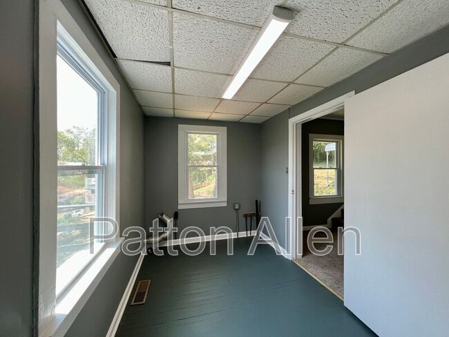 Building Photo - 15 Woodbine Rd