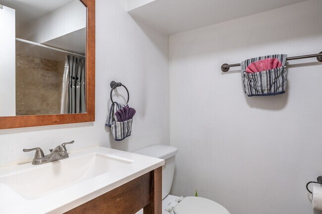 Building Photo - 2452 1/2 18th St NW