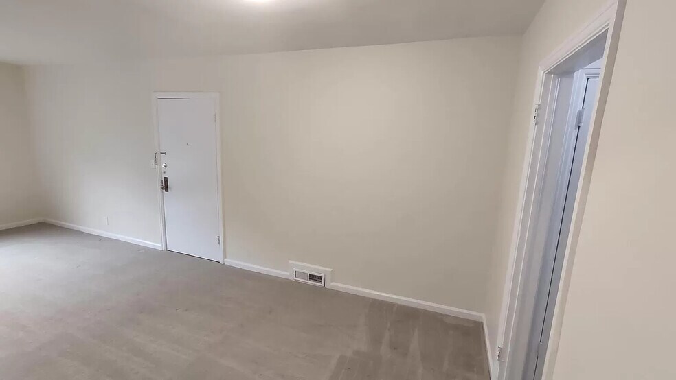 Building Photo - 211 Garden Ln