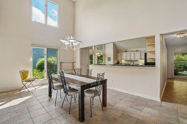 Building Photo - 104 Highview Ln