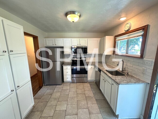 Building Photo - 1603 Alberta Dr