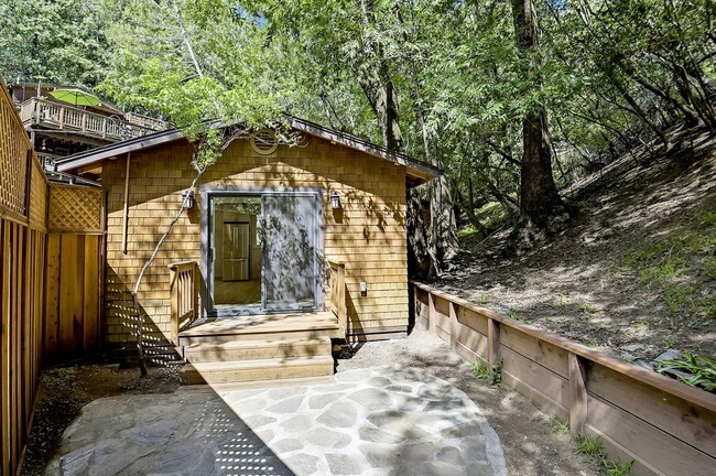 Building Photo - 112 Cypress Dr