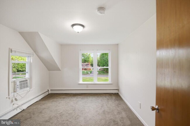 Building Photo - 1130 E Park Ave