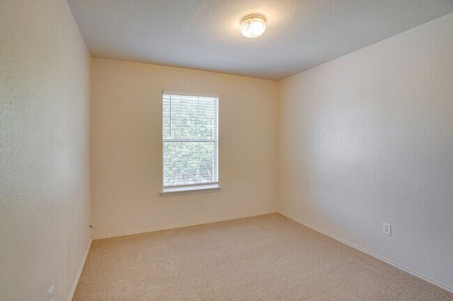 Building Photo - 17202 Ardisia Dr
