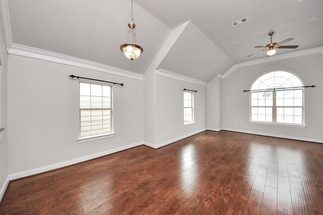Building Photo - 2941 Clinton Dr