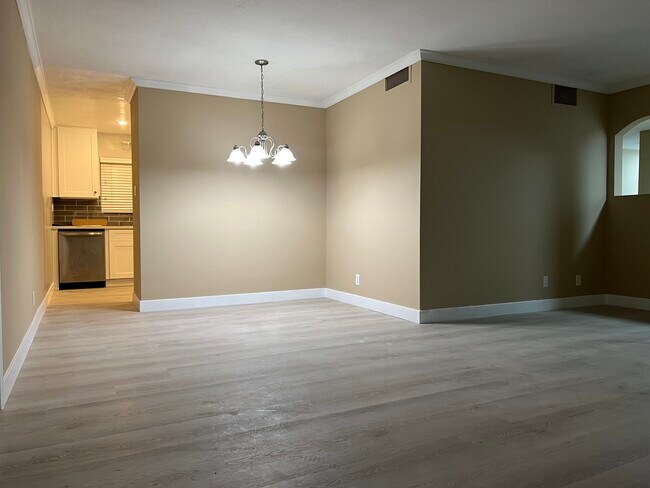 Dinning Area - 1515 Oak St