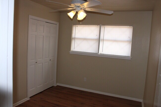 Building Photo - Available February. Large game room in back w/ electricity