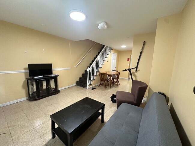 Primary Photo - 3854 Spring Garden St