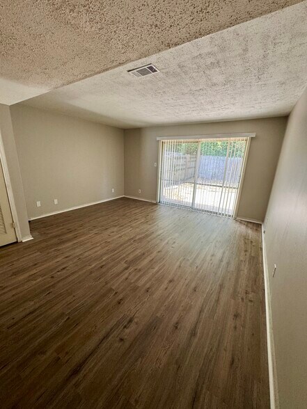 Building Photo - 158 Kenmore Pl