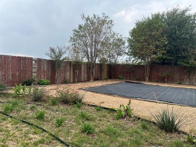 Building Photo - 670 Farm to Market 1626