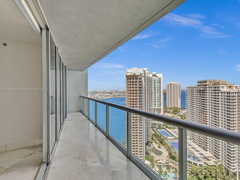 Building Photo - 475 Brickell Ave