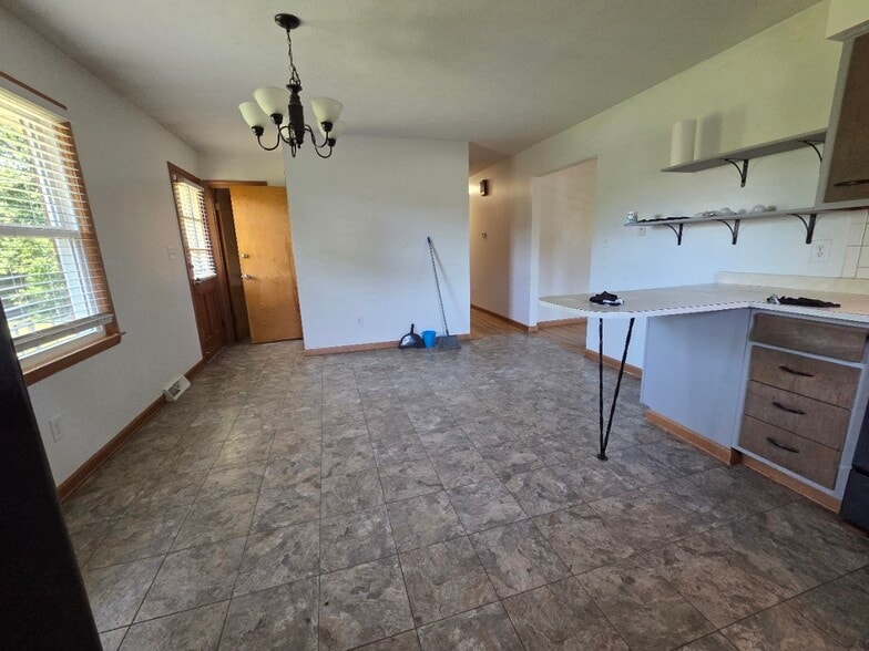 Building Photo - 521 Stonehaven Dr