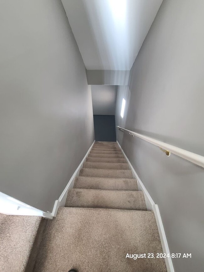 Building Photo - 3 Bedroom Townhouse For Rent in Waynesboro