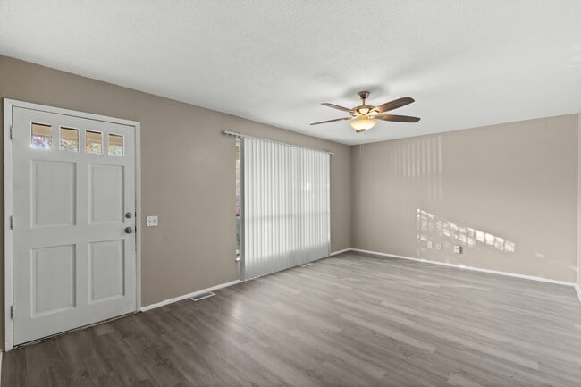 Building Photo - 695 Charvel Dr