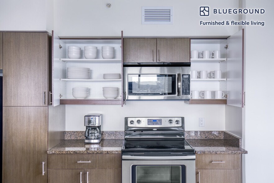 Building Photo - 10349 NE 10th St