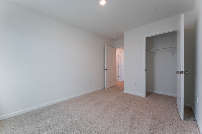 Building Photo - 390 Freestall Dr